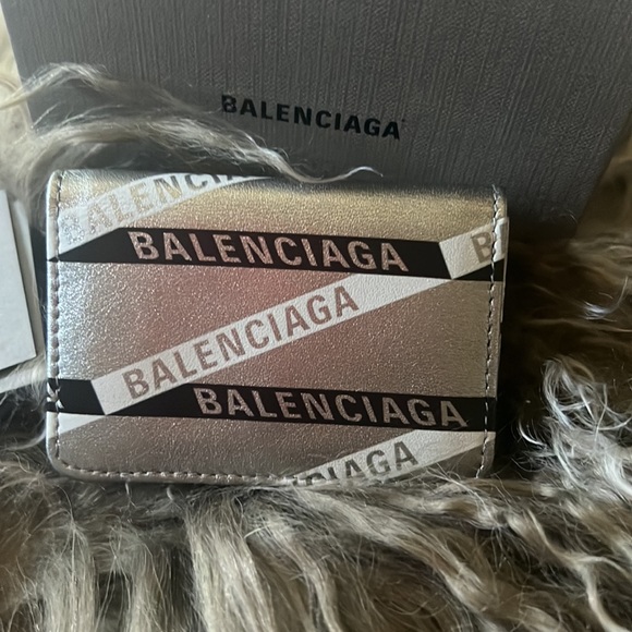 Balenciaga leather fold wallet comes with pouch & box - Picture 1 of 10
